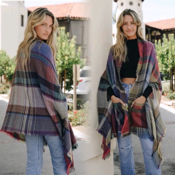 Last 1 New Plaid Poncho Ruana w/pockets - Picture 3 of 4
